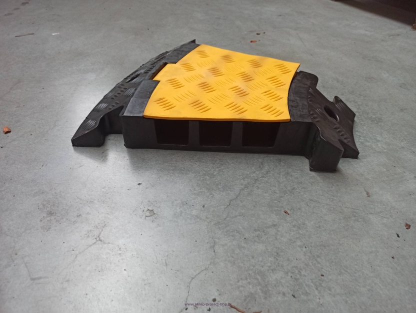 Gumowa osłona kablowa 3-kanałowa - narożnik