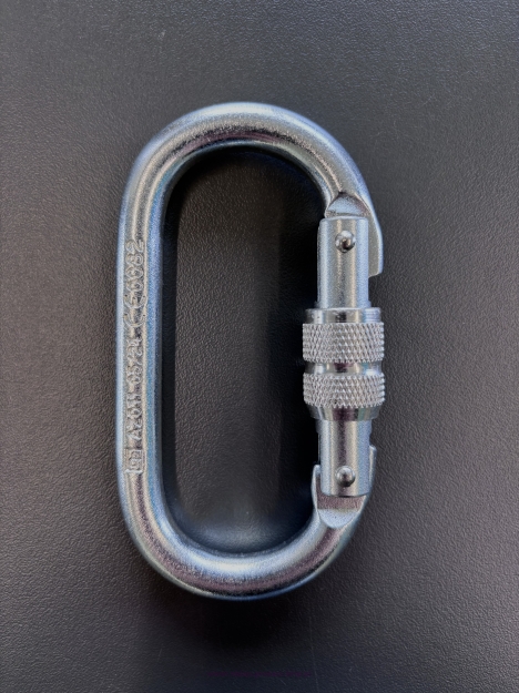 Zatrzaśnik z nakrętką blokującą AZ 011